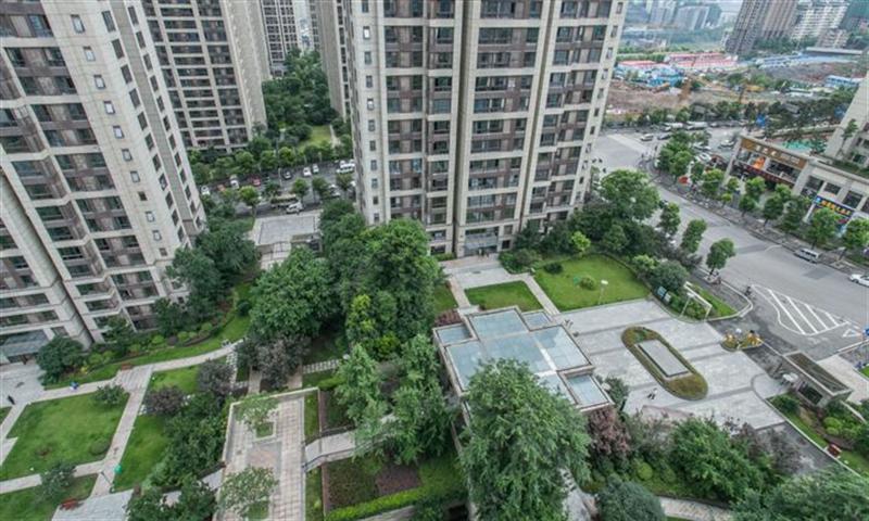 融景城豪装住宅.拎包入住 小区绿化环境好.设施齐全